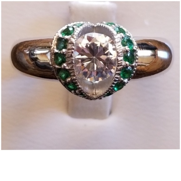 2ct White Sapphire and Emerald Ring Size 8